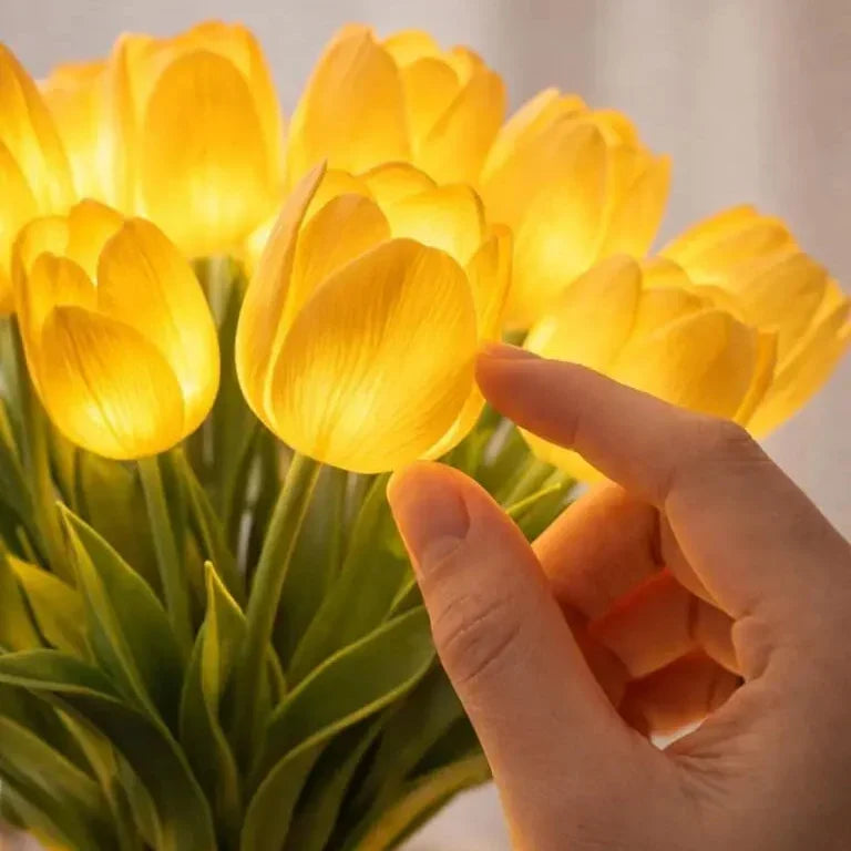 Cozy LED flower lamp for warm, atmospheric light