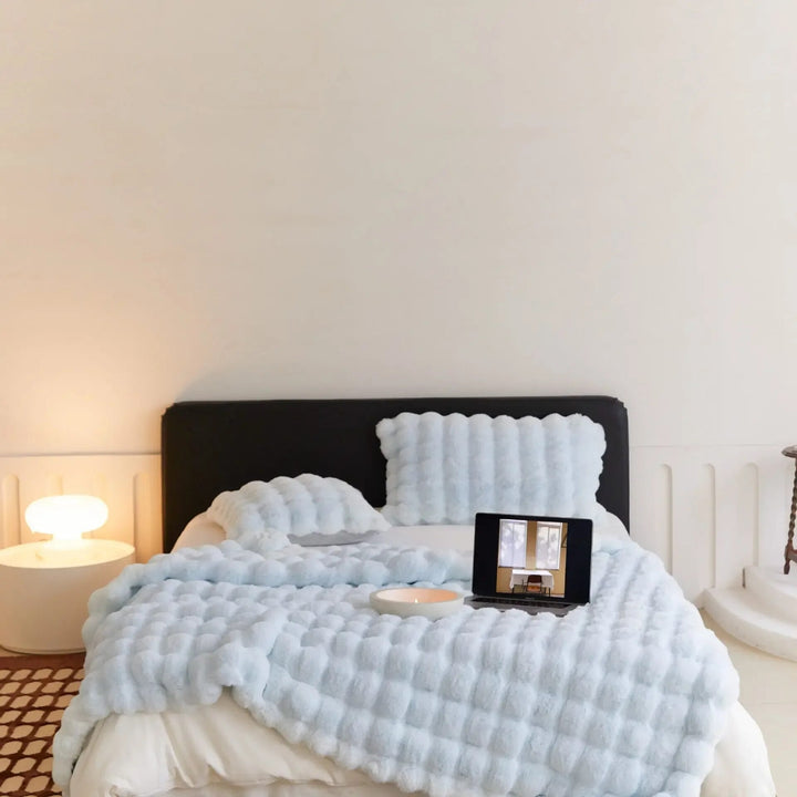 The Plush Blanket Everyone Is Talking About! - WarmWol