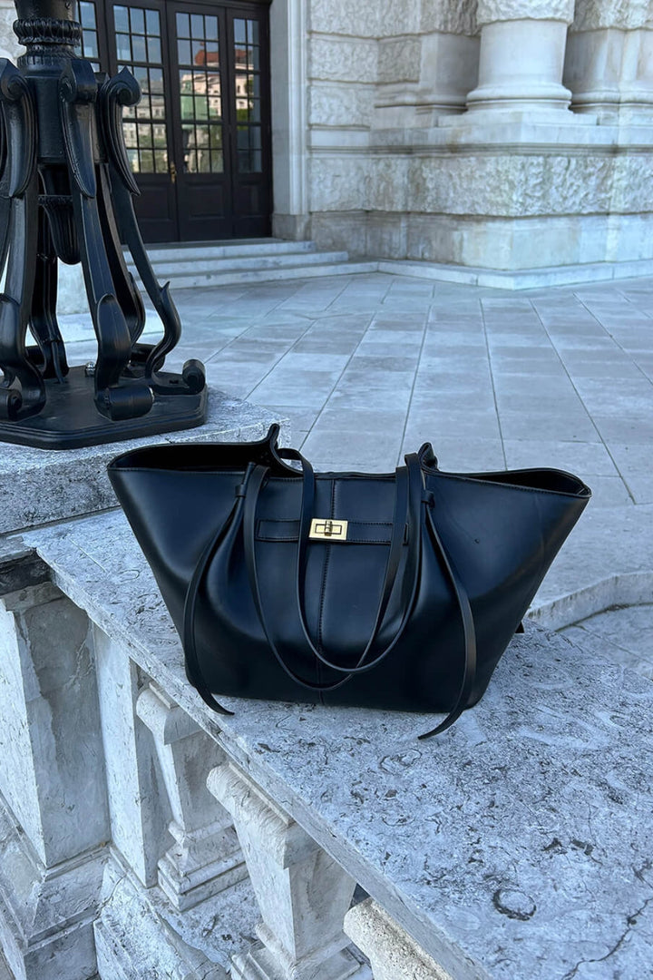 Everyday leather tote with a clasp detail on the front.