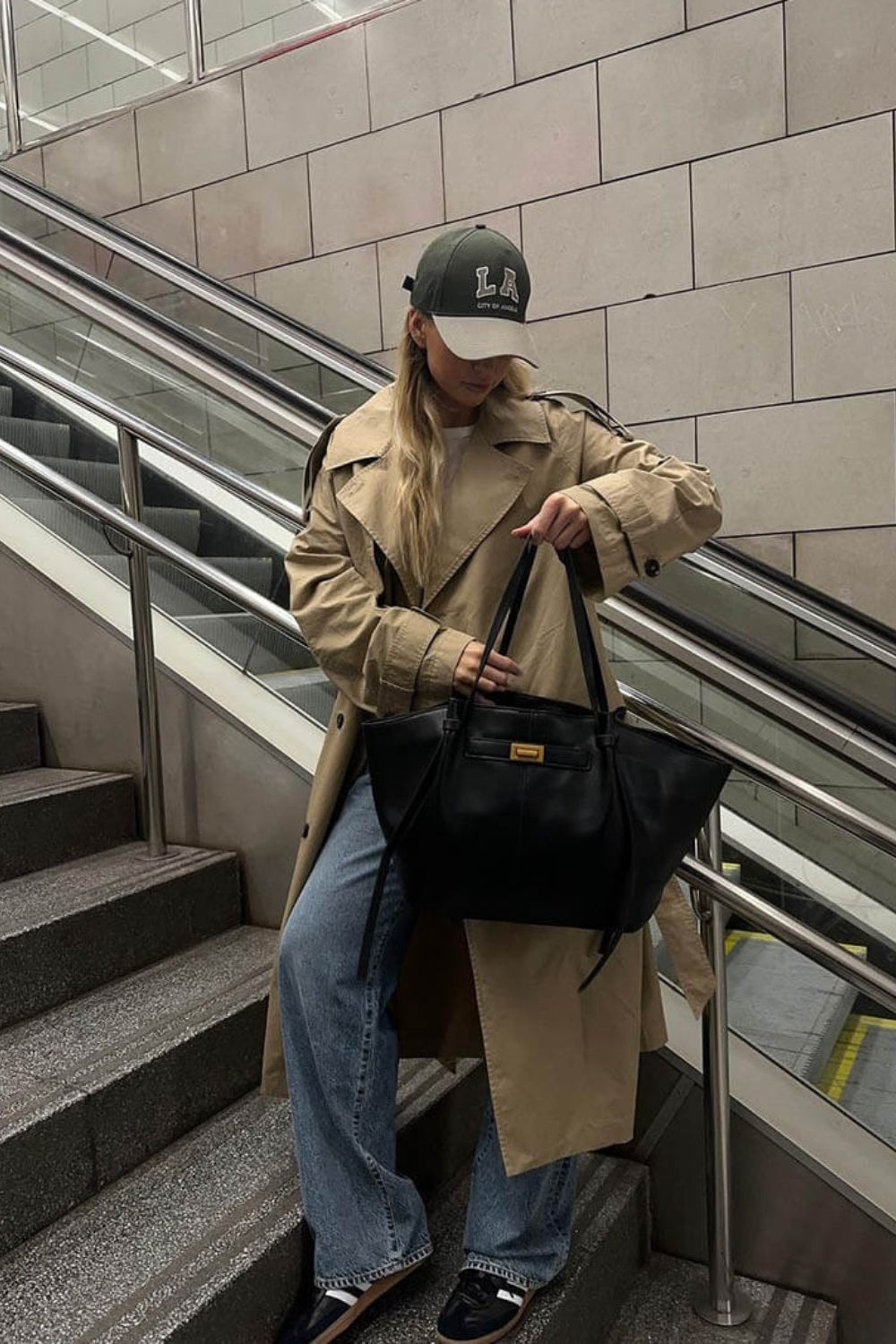 Leather Tote Bag for Everyday Use with Front Fastening