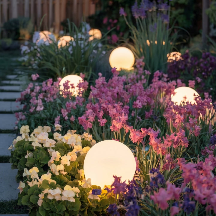 Solar-powered garden globe light – cordless, waterproof outdoor lamp