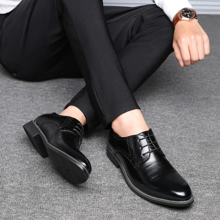 Men's Closed-Lacing Shoes, Oxford Business Shoes with Brogue Perforation Detail