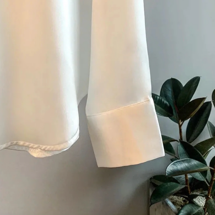 Luxurious Silk Blouse – Elegance and Versatility for Every Occasion