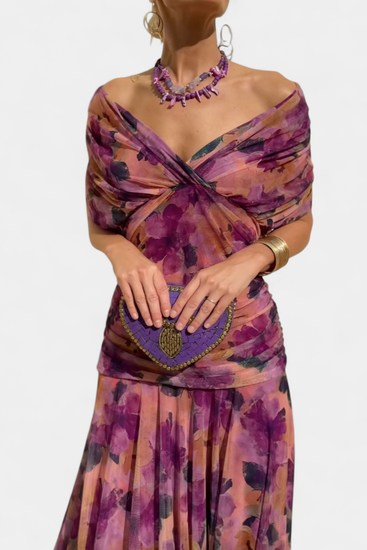 Long, Elegant, Flowing Women's Dress – V-Neck, Refined Design