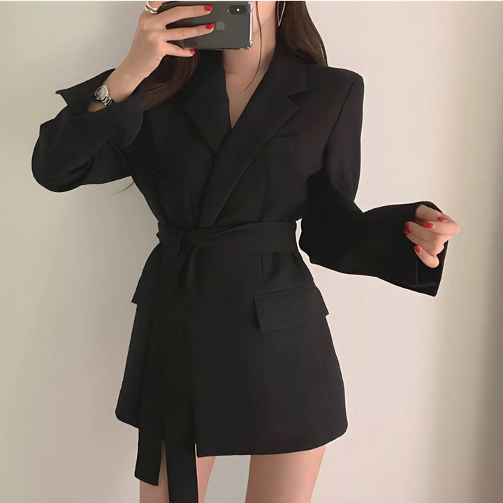 Women's Belted Blazer – Elegant Structure & Versatile Style