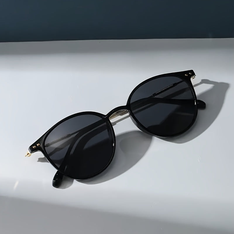 Elegant Sunglasses for Women – Combination of Metal and Plastic for Sunny Days
