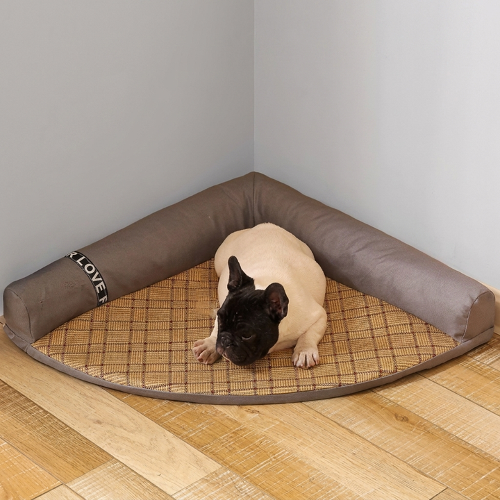 ChillCorner Pet Bed – Space-Saving Cooling Comfort for Hot Days