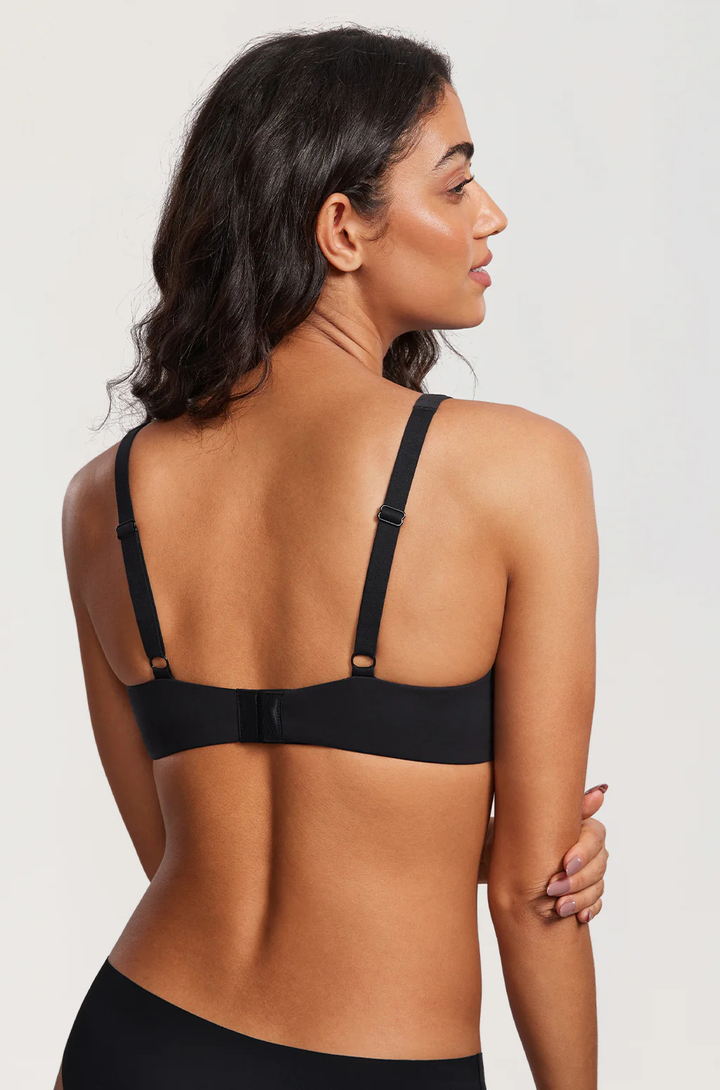 Seamless balconette bra with double-layer cups, lifts and shapes without padding