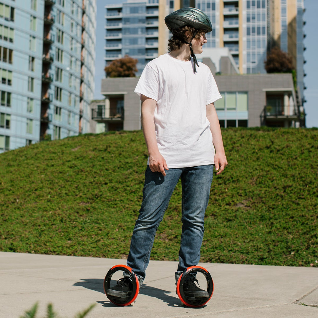 Wave Board Skateboard and Boardless Alternative with Hubless Design and Grip Tape